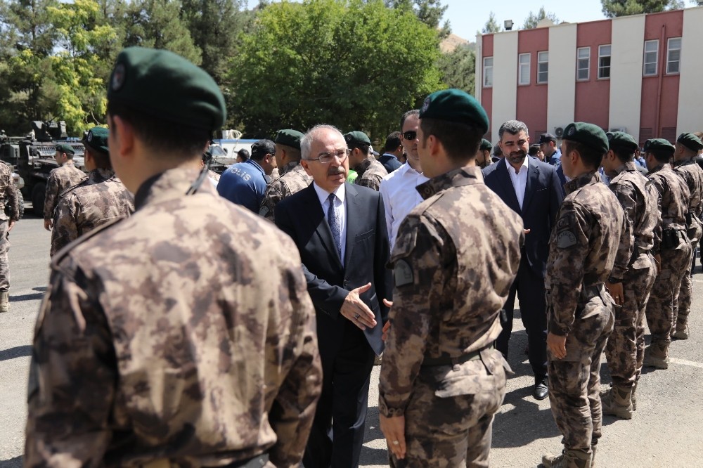 Mardin Valisi Yaman güvenlik güçleri ile bayramlaştı 