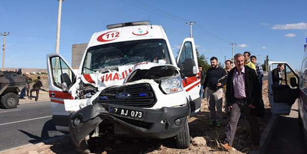 Ambulansla zırhlı araç çarpıştı