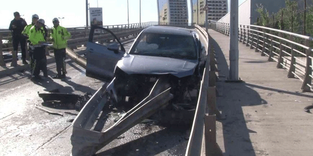Mardin'de bariyere saplanan otomobildeki 3 kişi yaralandı
