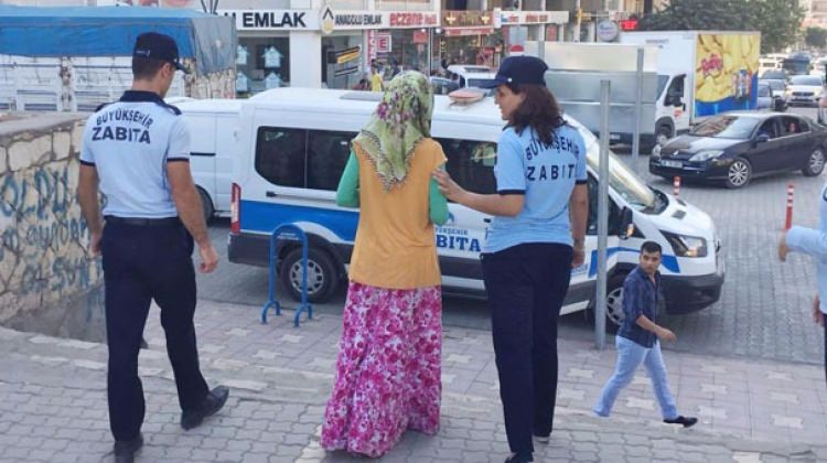 Mardin'de dilencinin üzerinden çıkan para zabıtayı şaşırttı!