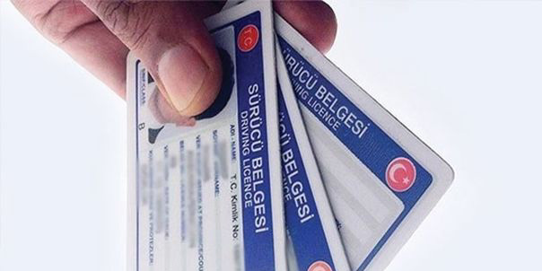 Başkasının yerine ehliyet sınavına girdiler