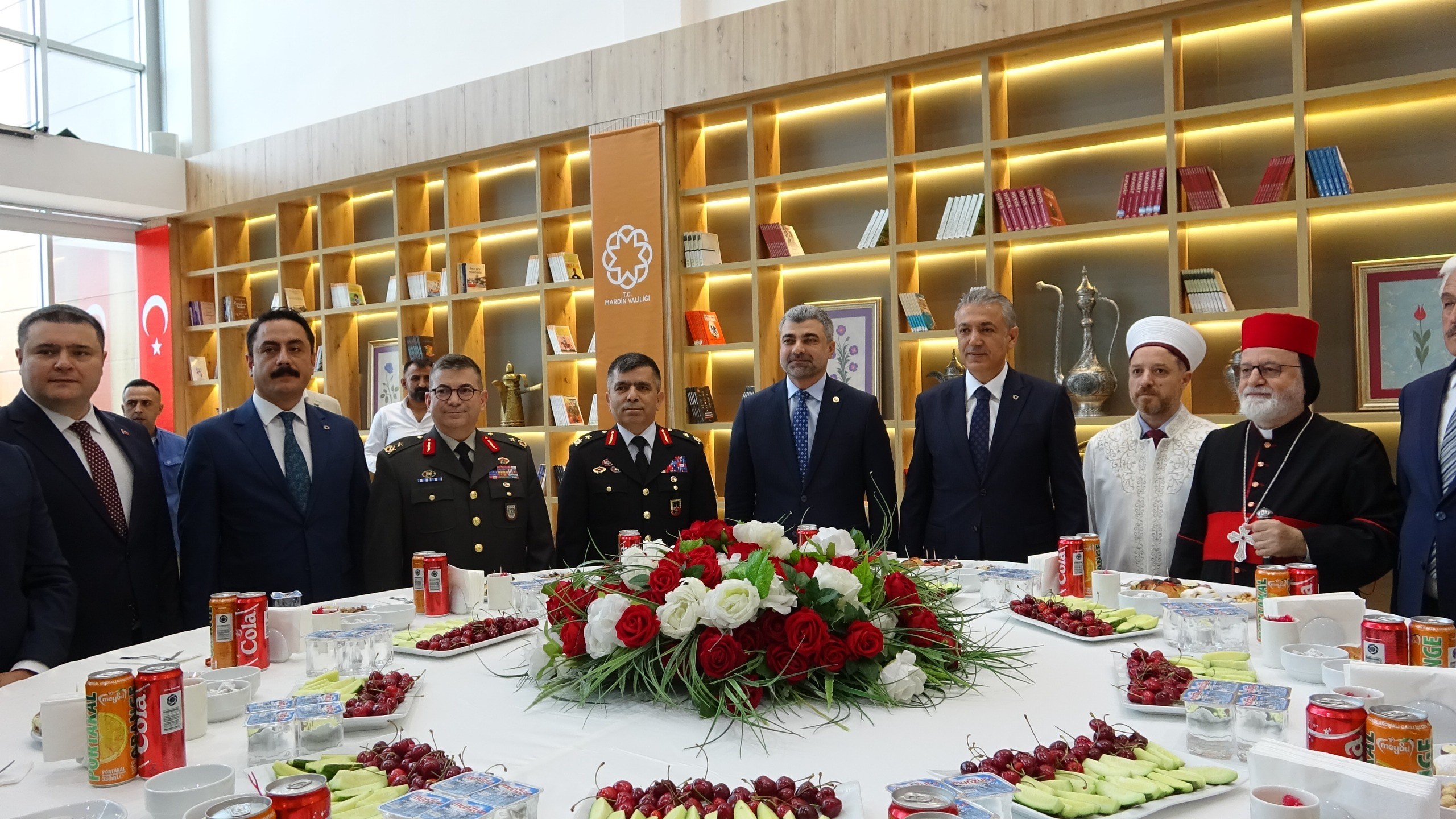 Mardin'de farklı dine mensup vatandaşlar bayramlaşma programında buluştu