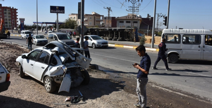 Mardin'de freni boşalan TIR, 2 araca çarptı: 4 yaralı