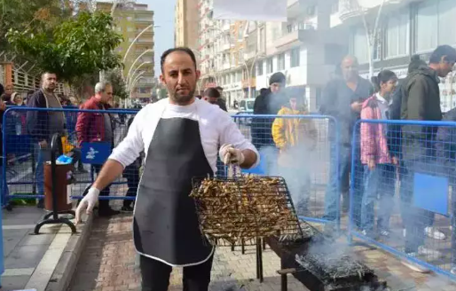 Mardin'de Hamsi Festivali! Katılımcılara 1 ton balık ikram edildi