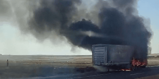 Mardin'de hareket halindeki TIR alev aldı! Şoför öyle birşey yaptı ki...