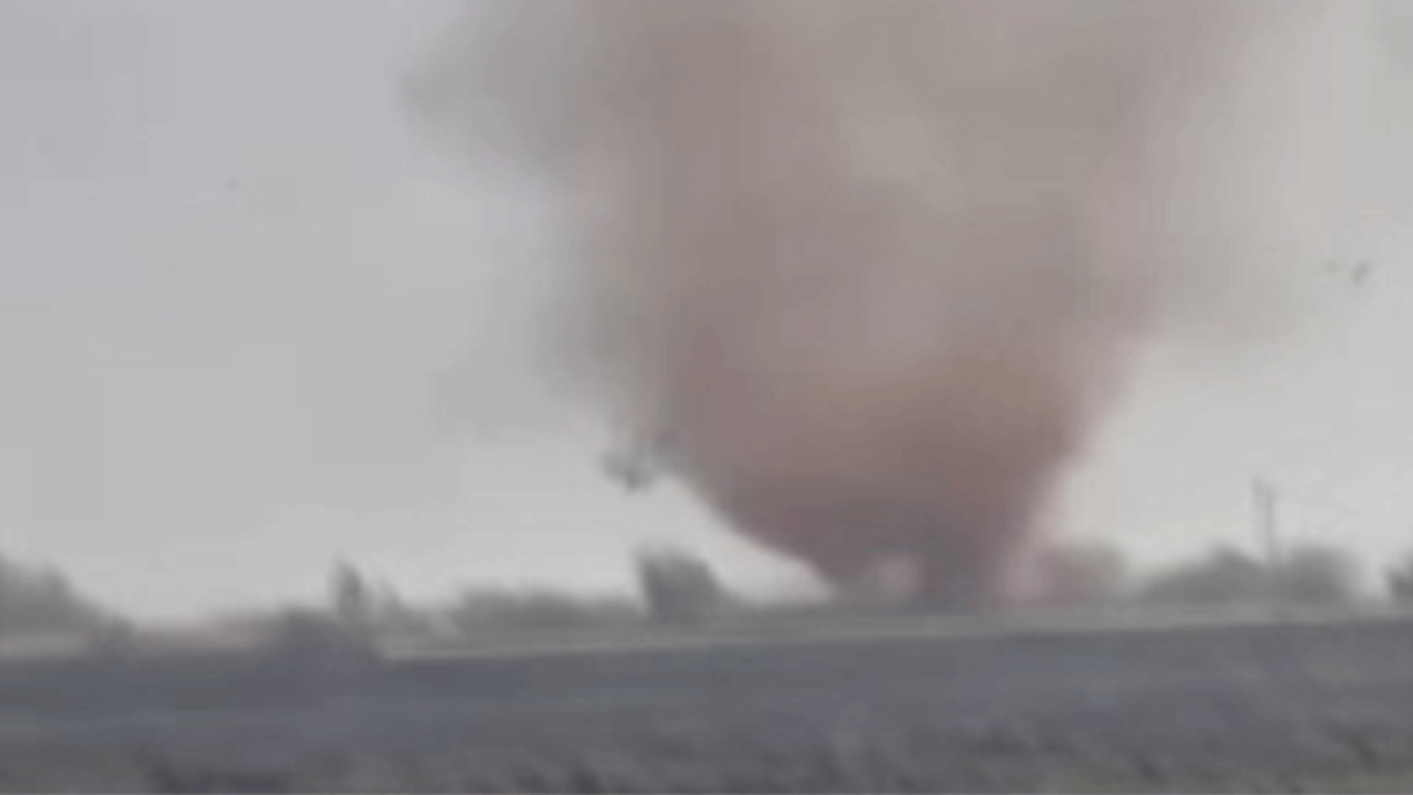 Mardin'de hortum çıktı: Çatılar uçtu, ağaçlar devrildi!