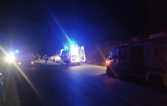 Mardin'de iki otomobil kafa kafaya çarpıştı: 2'si ağır 6 kişi yaralandı!