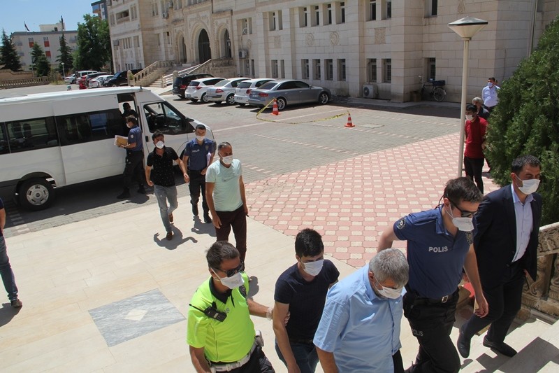 Mardin’de kaçak parfüm satışı yapan iş yerine baskın: 6 gözaltı 