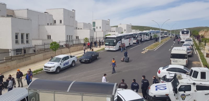 Mardin’de karantina süreleri dolan vatandaşlar memleketlerine uğurlandı 
