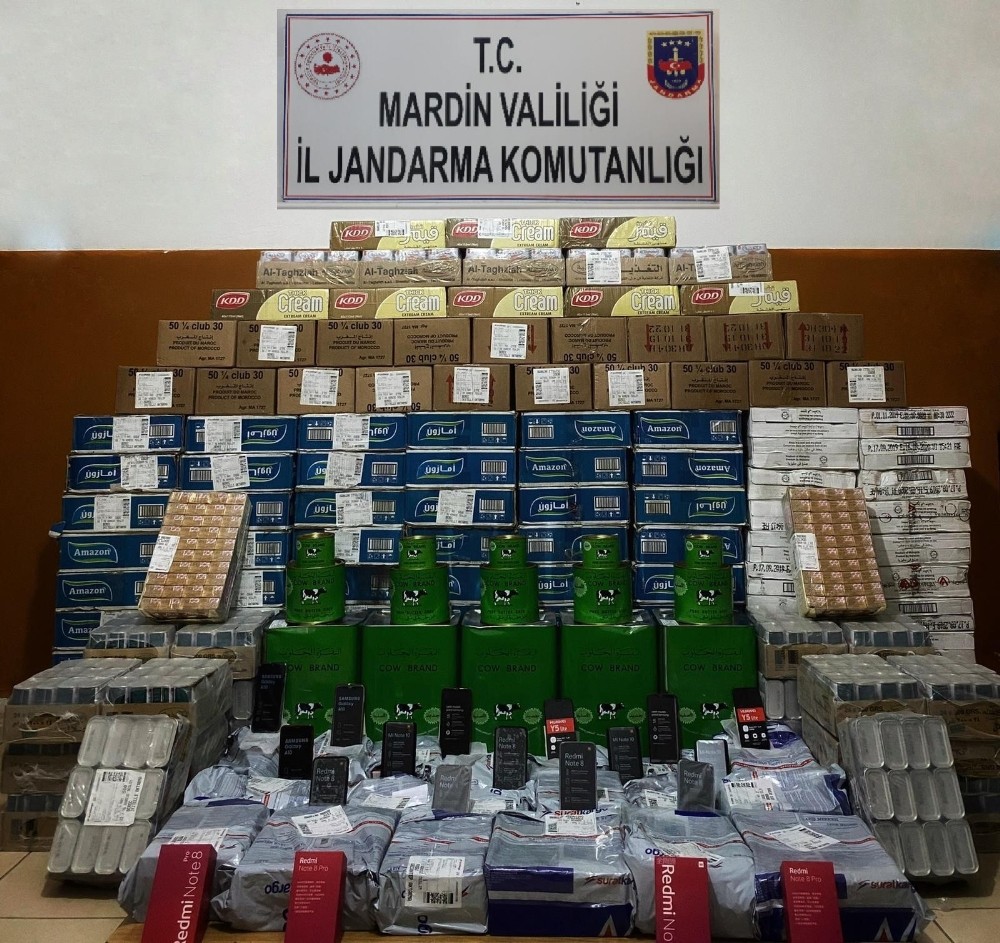 Mardin’de kargo aracında kaçak malzemeler ele geçirildi 