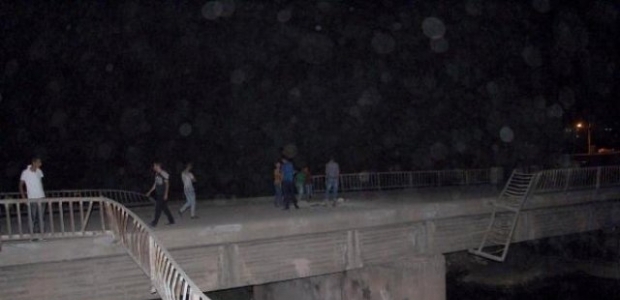 Mardin'de köprüde patlayıcı...