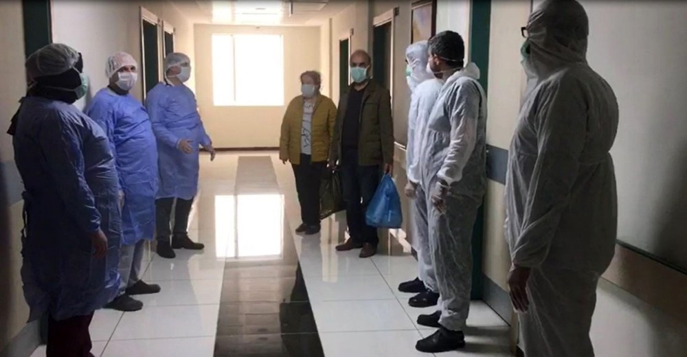 Mardin’de korona virüsü yenen çift, aynı gün taburcu oldu 