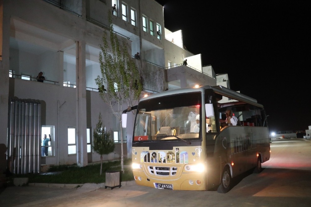 Mardin’de KYK yurdunda karantinadaki vatandaşlara moral konseri 