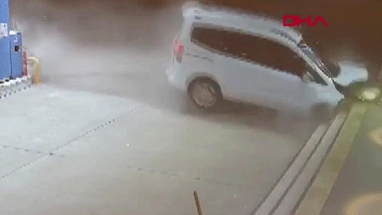 Mardin'de otomobil benzin istasyonuna daldı! O anlar kamerada!