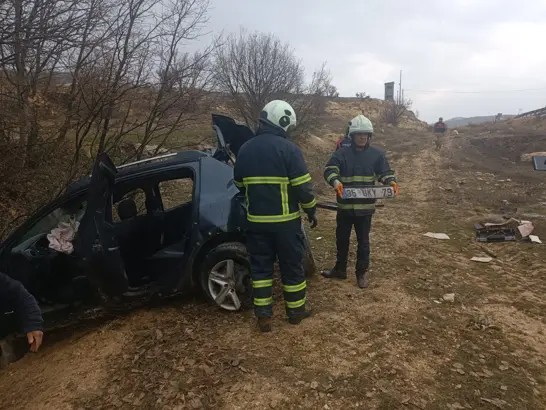 Mardin’de otomobil yol kenarına devrildi: 5 kişi yaralandı