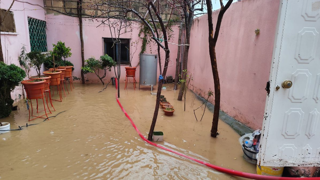 Mardin'de Sağanak Yağış Sonrası Evleri Su Bastı
