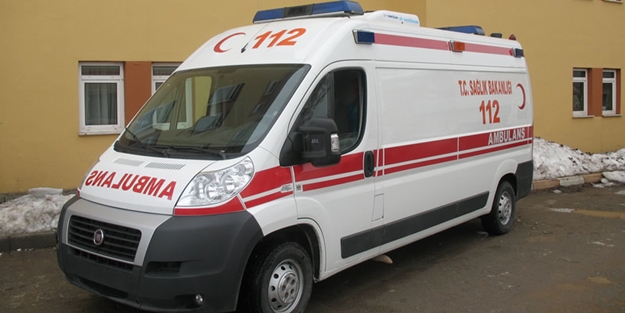 Teröristler ambulans kaçırdı