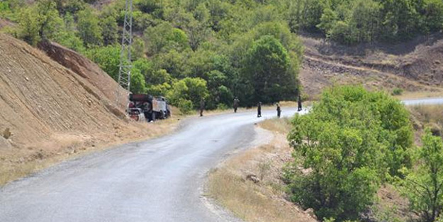 Teröristler 2 TIR'a el koydu