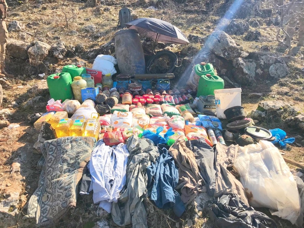 Mardin’de teröristlerin inlerine girildi 
