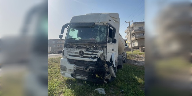 Mardin’de tır ile kamyonet çarpıştı: 3 yaralı