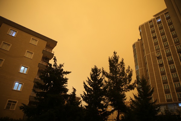 Mardin'de toz taşınımı etkili oldu