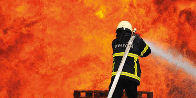 Mardin'de yangına müdahale eden itfaiye aracı yandı