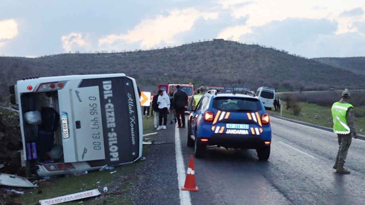 Mardin’de yolcu otobüsü devrildi: 24 kişi yaralandı