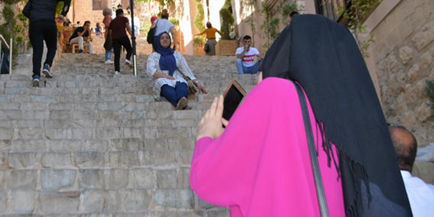 Mardin'e turist akını! Adım atacak yer kalmadı