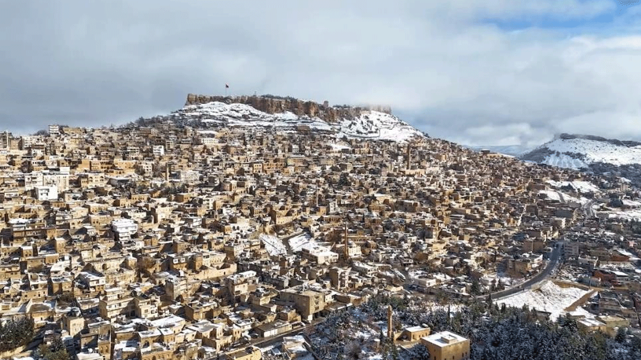 Mardin'in saçlarına ak düştü