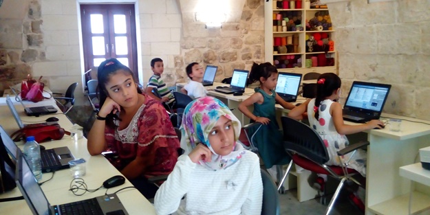 Mardinli kız çocukları Vodafone ile yarını kodluyor