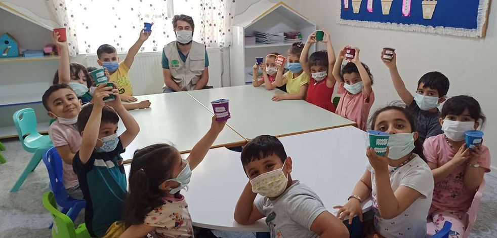 Mardinli minikler kumbaralarında biriktirdikleri paraları Filistinli çocuklara bağışladı