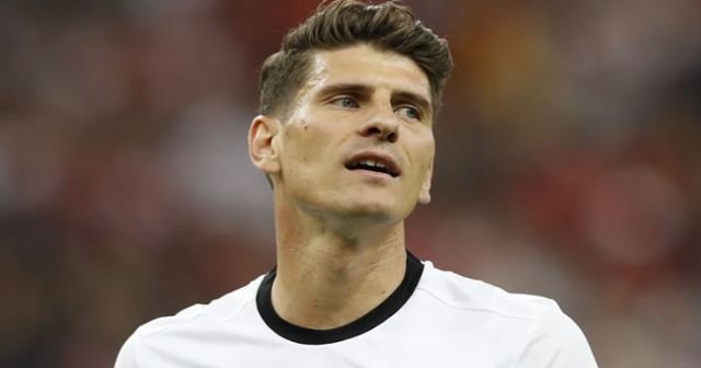Mario Gomez Beşiktaş formasıyla çekime katılmayı reddetti