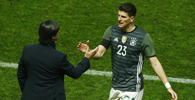 Mario Gomez'in yedek oturması Beşiktaş'ın elini güçlendiriyor