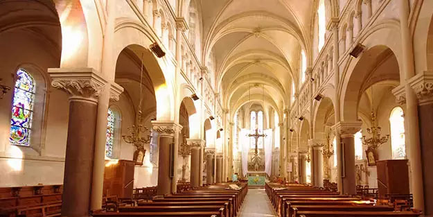 Mariya Zaharova, Rusya'ya bağlı kiliseler Ukrayna'da yasaklanınca tepki gösterdi!