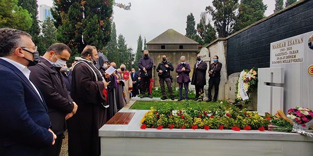 Markar Esayan kabri başında anıldı