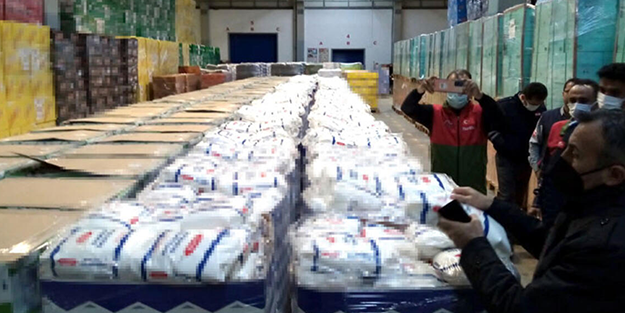 Market raflarından çektiler! Stokçulardan şeker oyunu