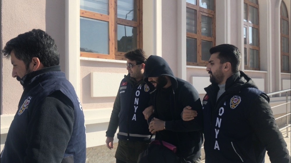 Market sahibini gasp eden cezaevi firarisi gizli bölmede yakalandı 