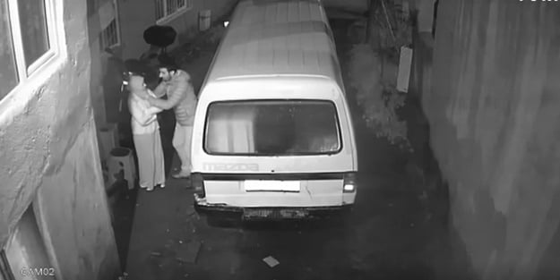 Markete giden kadına evinin önünde saldırdı! Sapık dehşeti kamerada