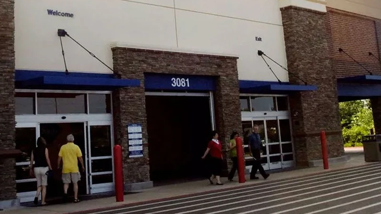 Markete idrarını yaptı ürünler imha edildi!