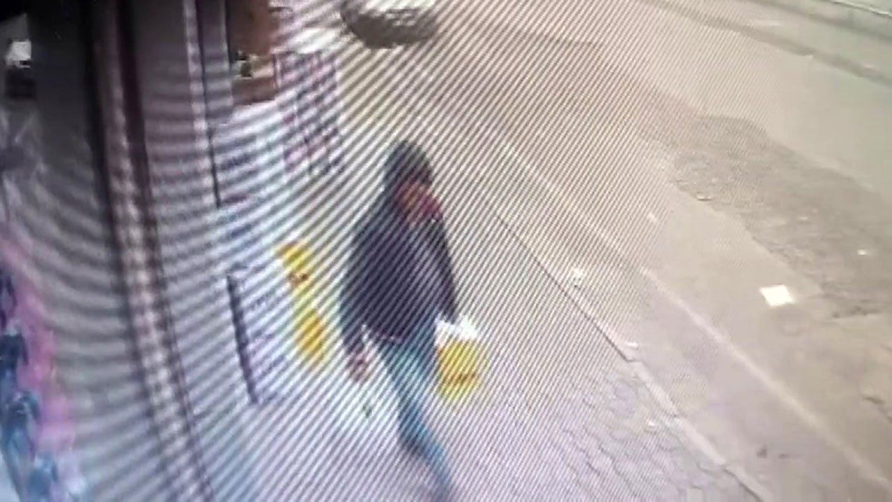 Marketin önündeki sıvı yağ kolisini çaldı! O anlar kamerada