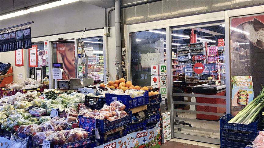 Marketler kapılarını saat 09.00'da açmaya başladı