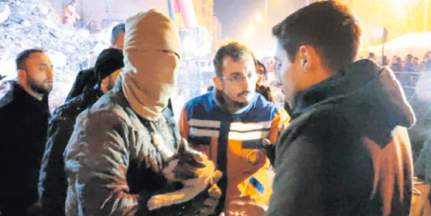 Marketlerin bazıları açıldı; kente su verildi