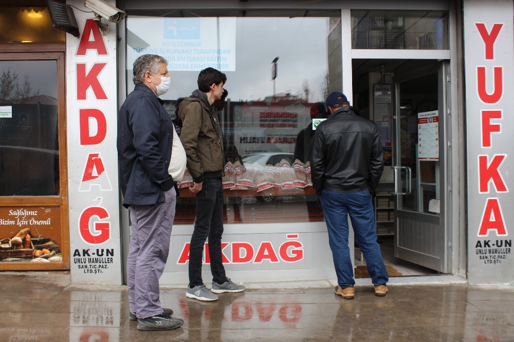 Marketlerin kapanmasına dakikalar kala Erzurum’da hareketlilik yaşandı 