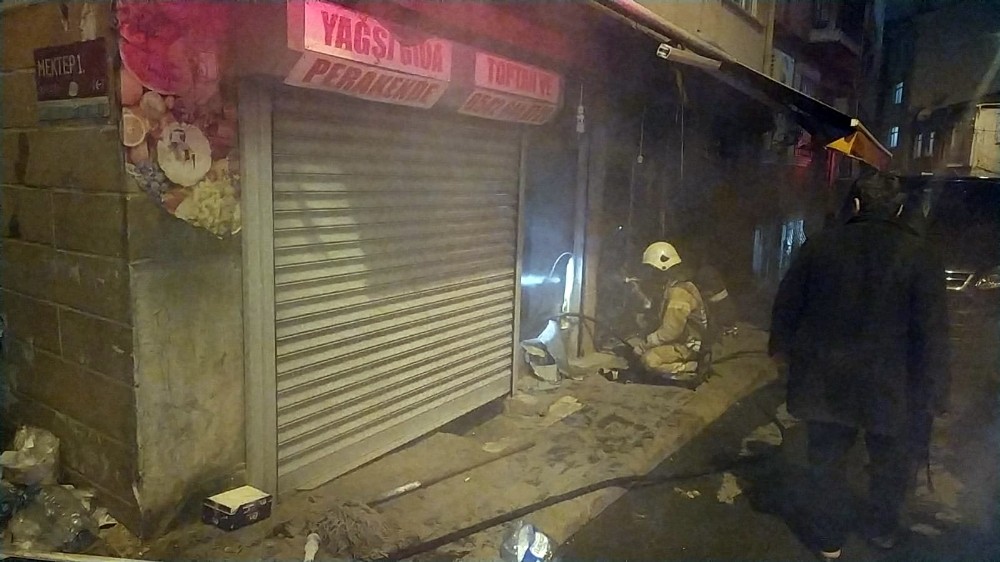 Markette korkutan yangın: Patlamalar meydana geldi 