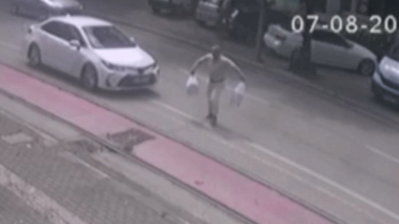  Marketten çıktı hastanelik oldu: Korkunç kaza kamerada!