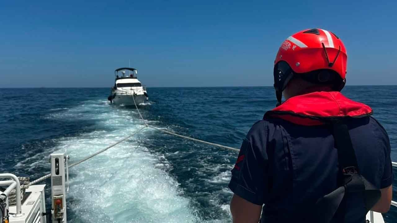 Marmara Adası açıklarında dehşet dakikaları! Makinesi bozulan dev tekne sürüklendi!