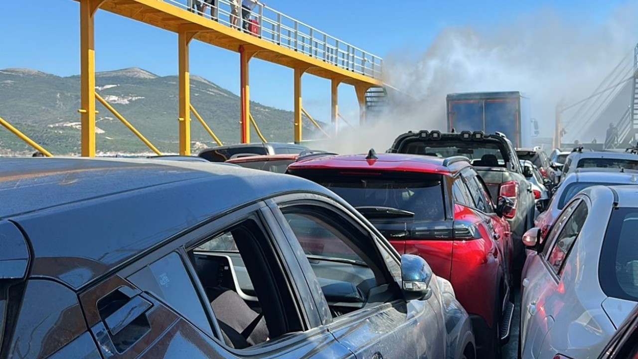 Marmara Adası açıklarında feribotta yangın