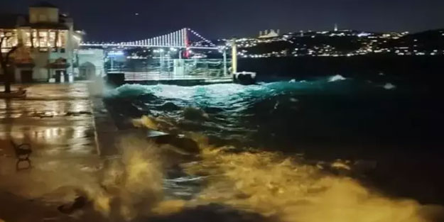 Marmara Denizi'nde fırtına