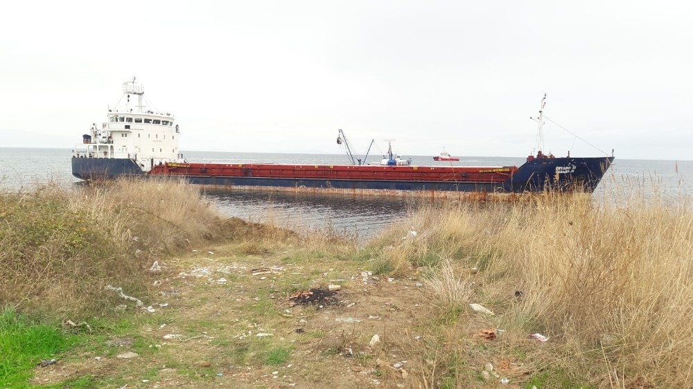 Marmara Denizi’nde Rus gemisi karaya oturdu 