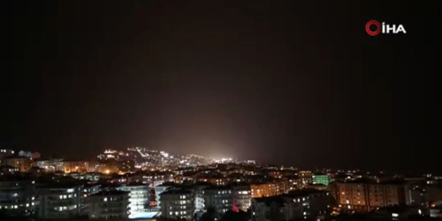 Marmara Denizi’ni şimşekler aydınlattı